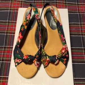 Floral print wedge sandals